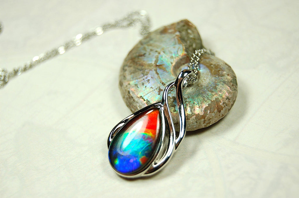 Ammolite JewelryPendant.High quality gem with brilliant colors will attract a lot of attention.#062825