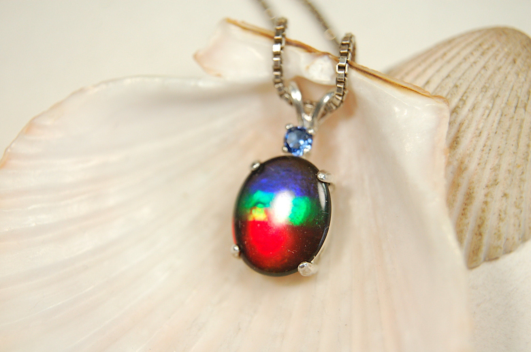 Ammolite Pendant Jewelry.Free shipping.No US customs charges as complies with CUSMA rules.#071623