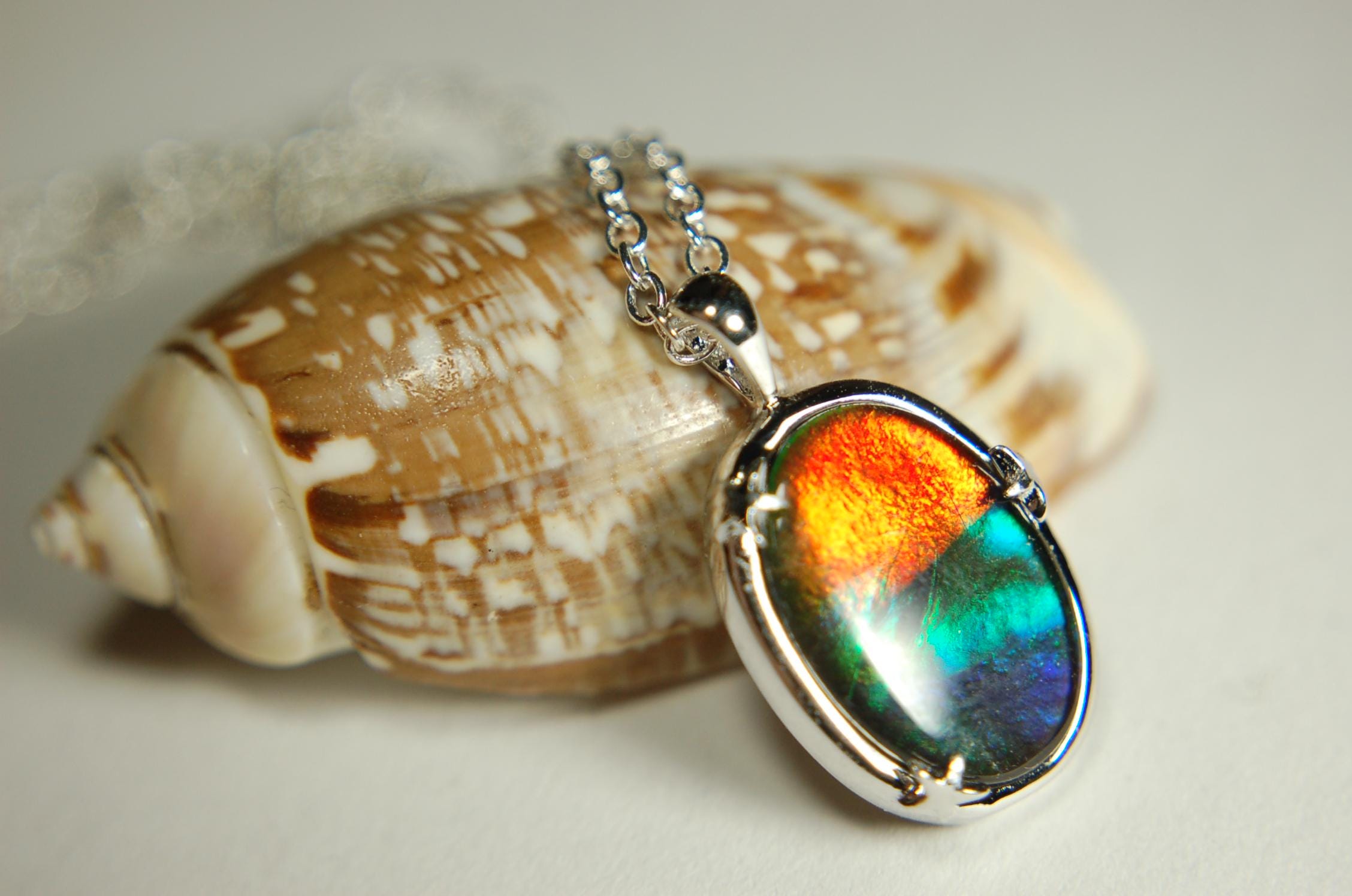 Colorful unisex Ammolite Pendant - Beautiful Ammolite Jewelry to Elevate Your Outfit.Perfect gift for him or her.011425