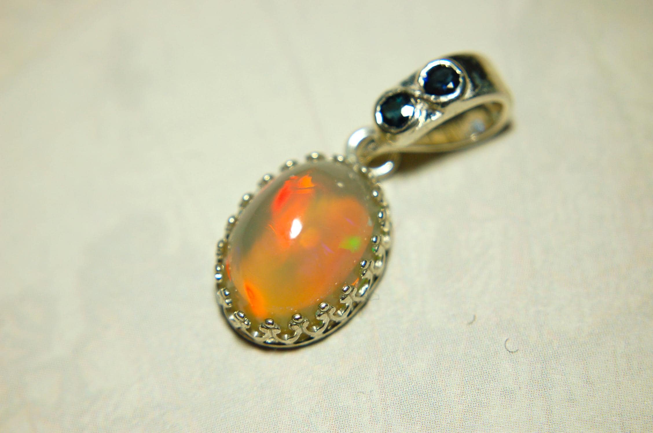 Opal Pendant Necklace.Brilliant flashing colors.Makes a memorable gift.#031715