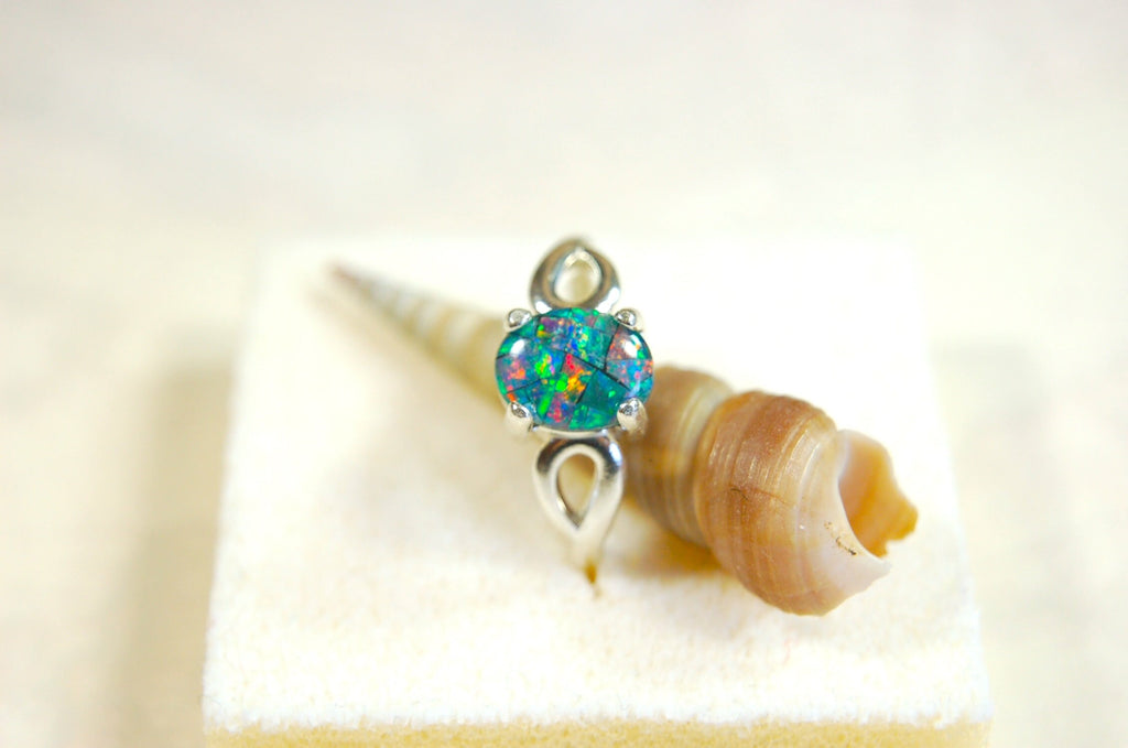 Australian Opal Ring.Gorgeous colors. Set in Sterling Silver.The perfect gift.Size 7 Boho style.