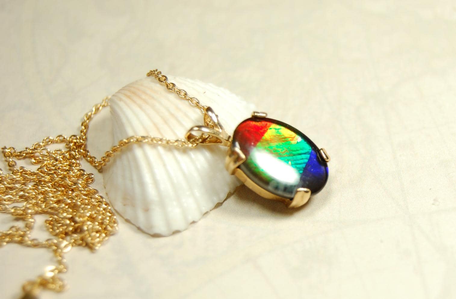 Ammolite necklace pendant in solid 10k yellow gold.A gift your wife will treasure.Brilliant color changer. 071601