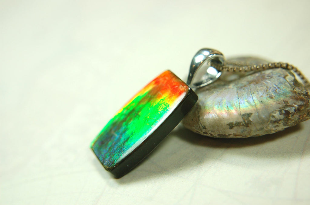 Spectacular Ammolite Pendant.Multicolor necklace.Quality Ammolite jewelry Gift.Unisex setting.Natural Cabochon Gem..062215