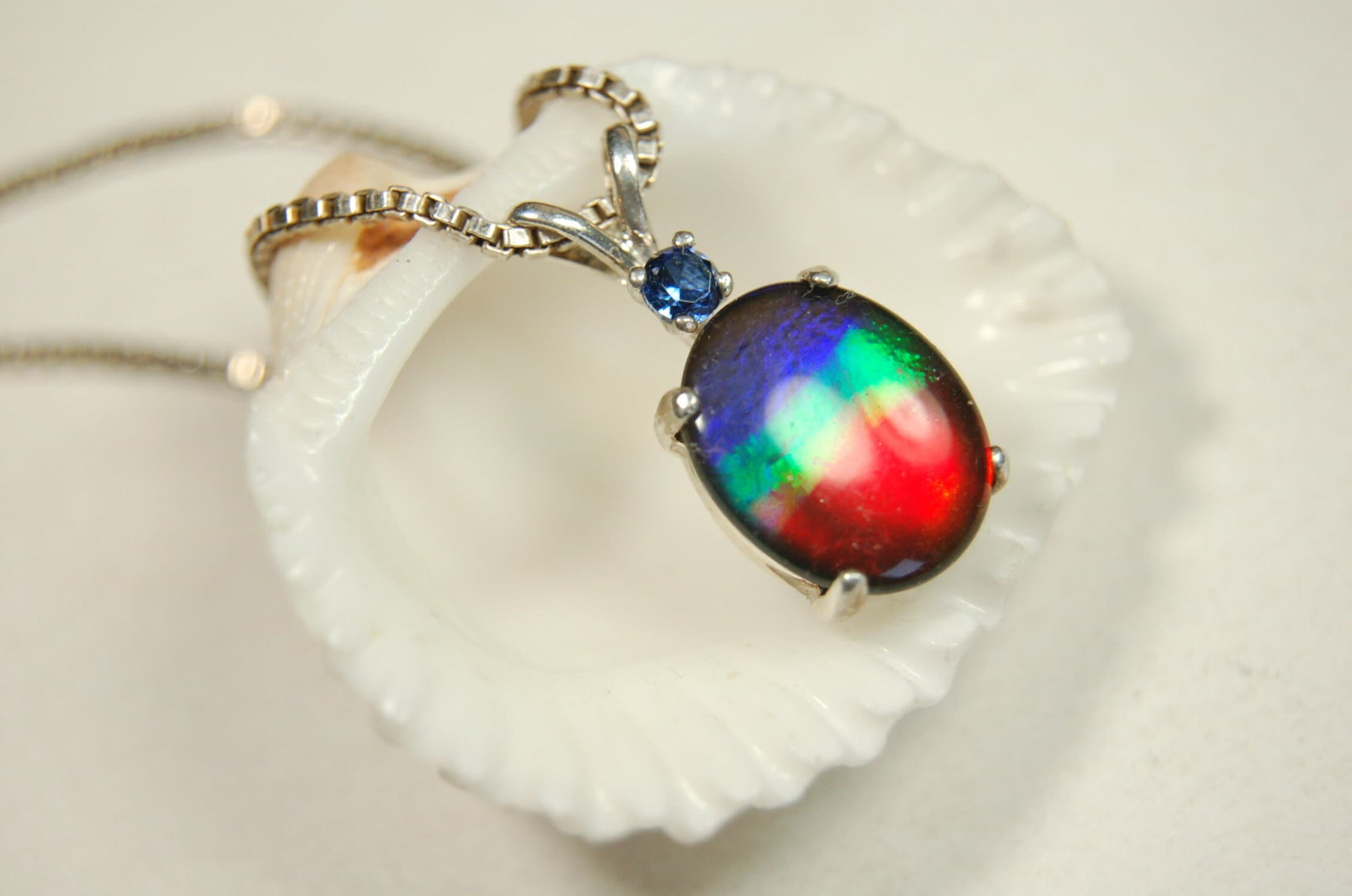 Ammolite Pendant Jewelry.Free shipping.No US customs charges as complies with CUSMA rules.#071623