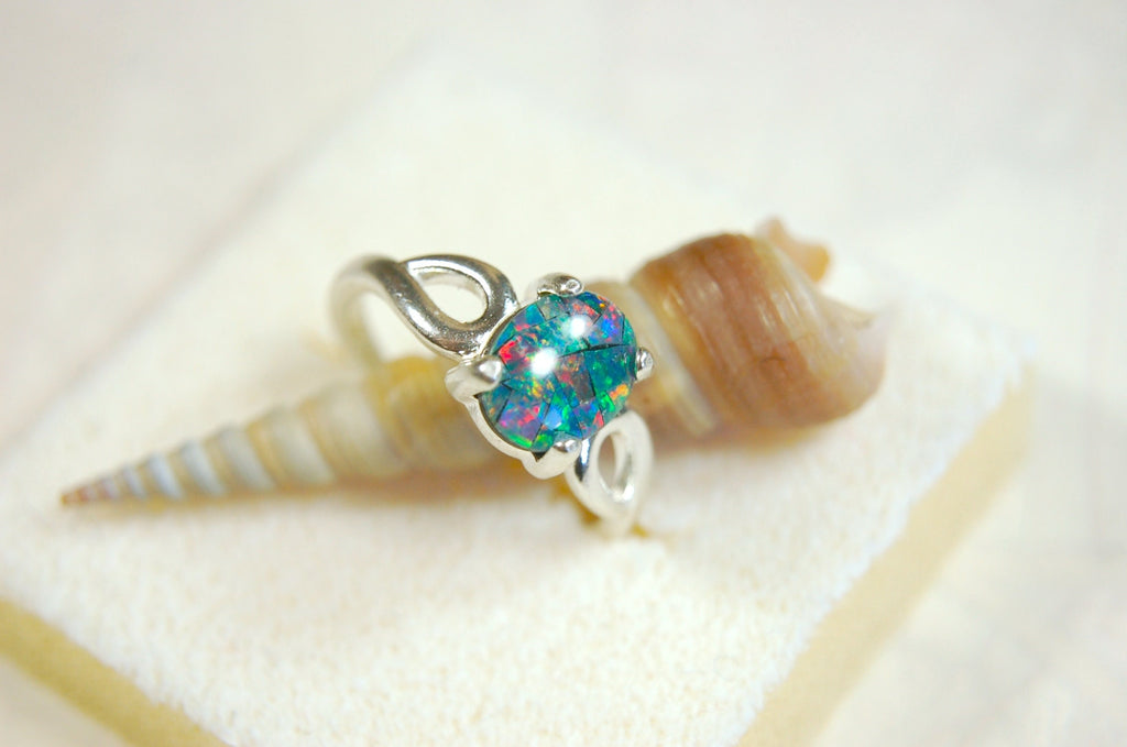 Australian Opal Ring.Gorgeous colors. Set in Sterling Silver.The perfect gift.Size 7 Boho style.