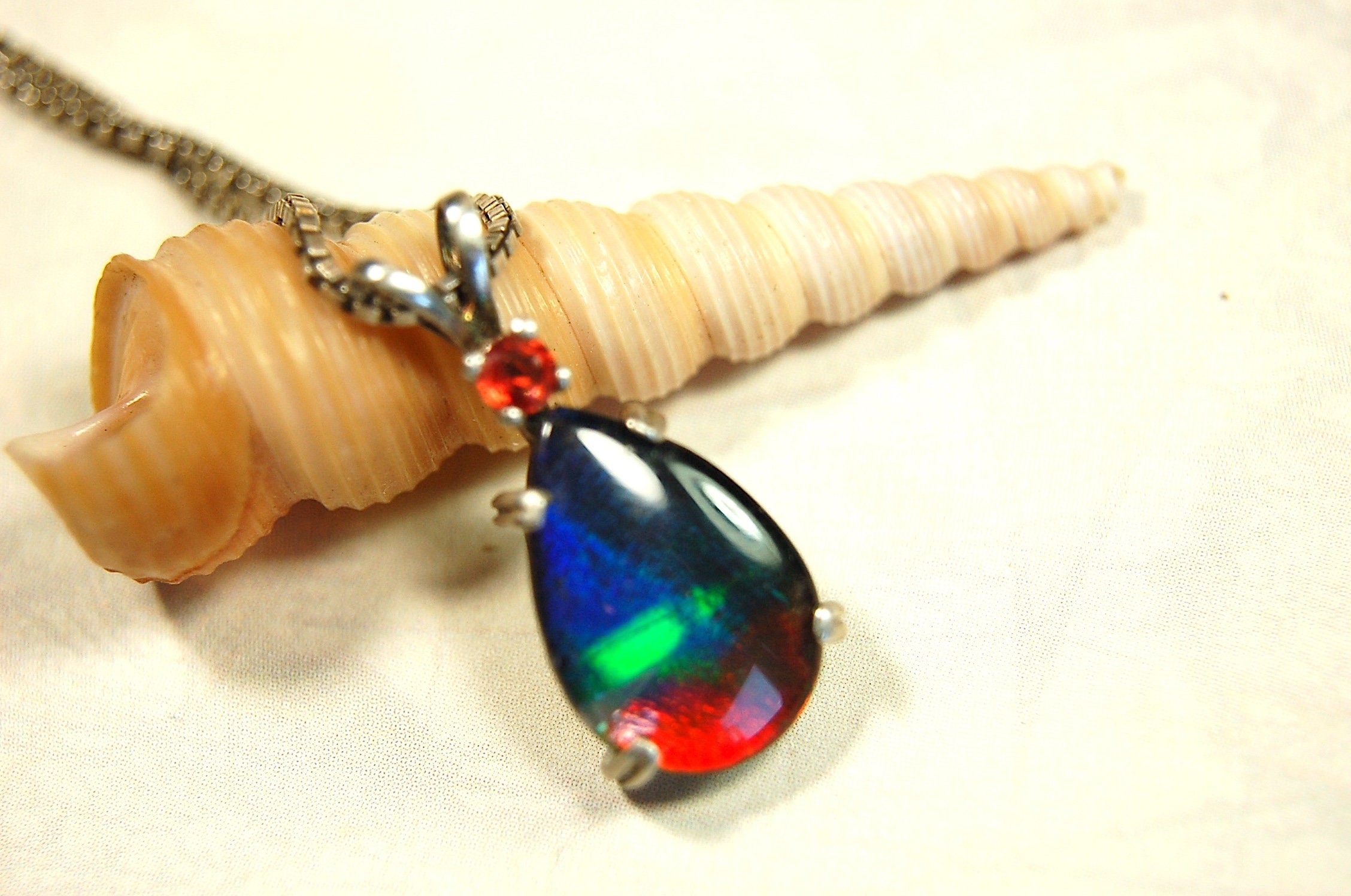Ammolite Pendant Necklace with Padparascha sapphire.Very colorful rainbow colors.070814
