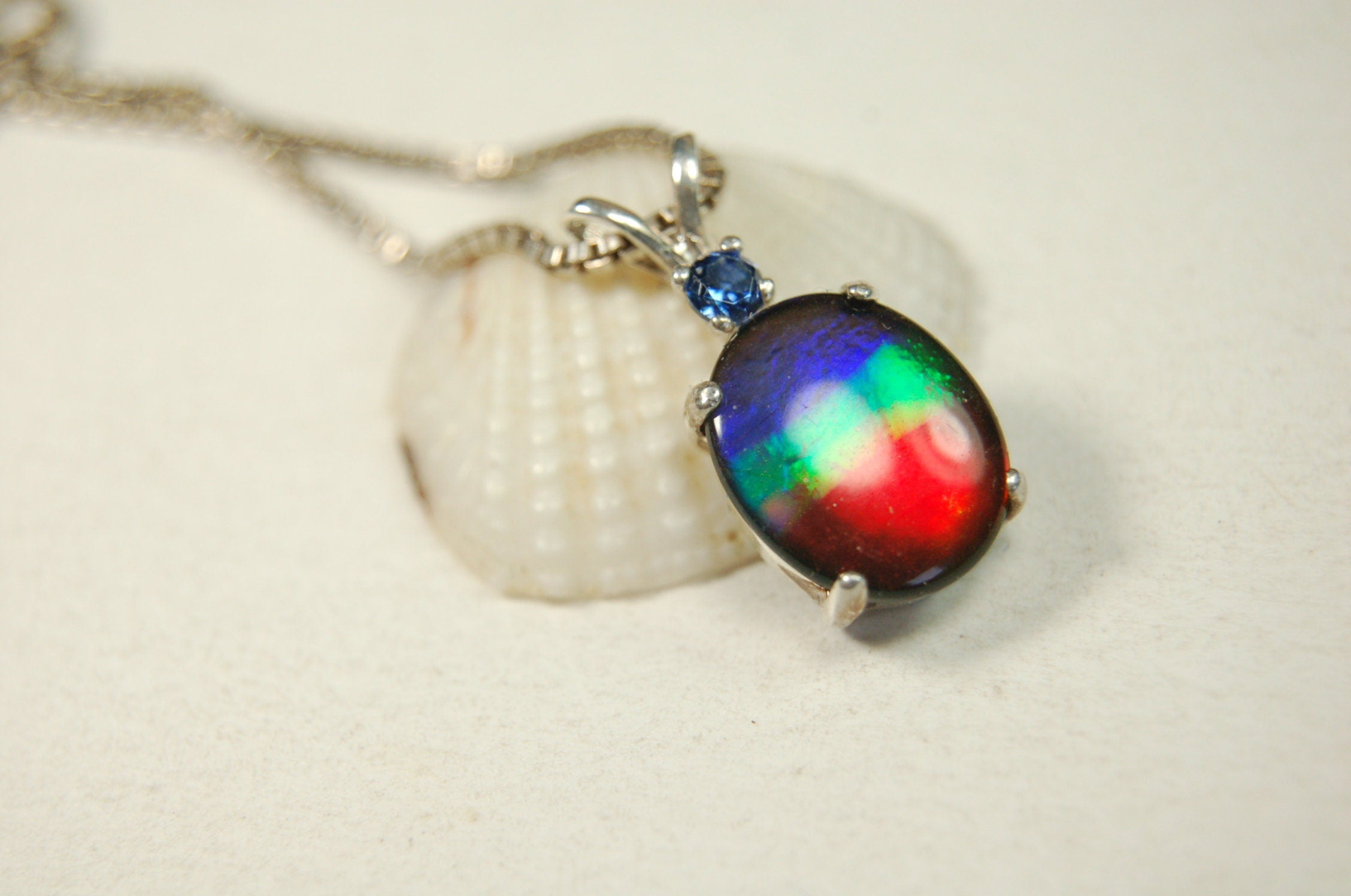 Ammolite Pendant Jewelry.Free shipping.No US customs charges as complies with CUSMA rules.#071623