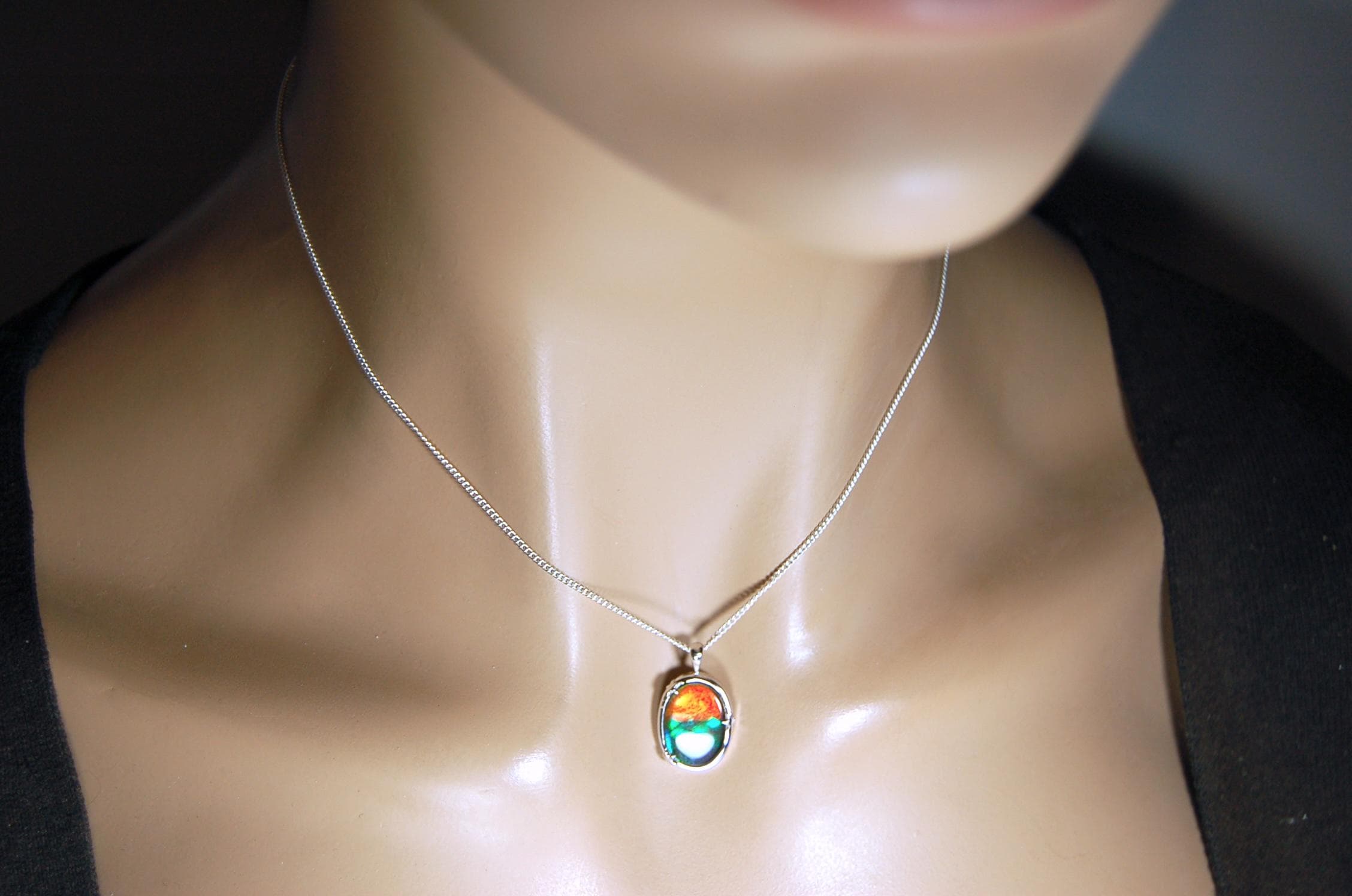 Colorful unisex Ammolite Pendant - Beautiful Ammolite Jewelry to Elevate Your Outfit.Perfect gift for him or her.011425