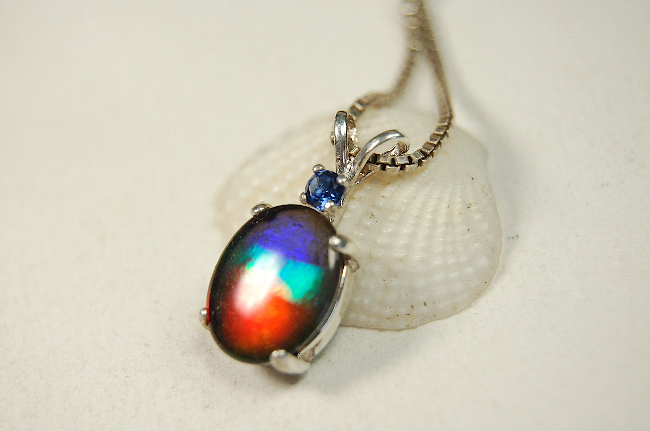 Ammolite Pendant Jewelry.Free shipping.No US customs charges as complies with CUSMA rules.#071623