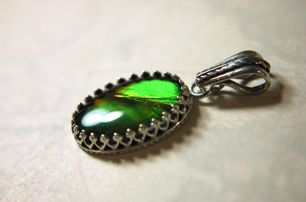 Ammolite Pendant Necklace.Resembles a fiery coal.Strong color shifter.Duty free under CUSMA rules.022115