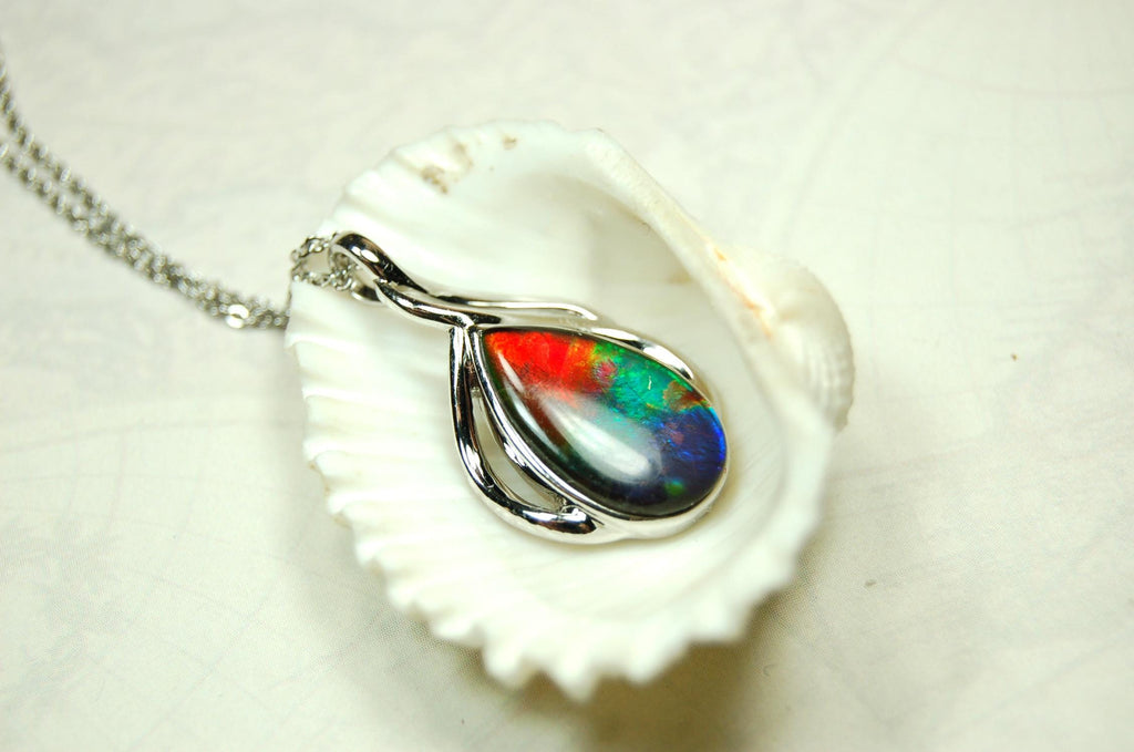 Ammolite JewelryPendant.High quality gem with brilliant colors will attract a lot of attention.#062825