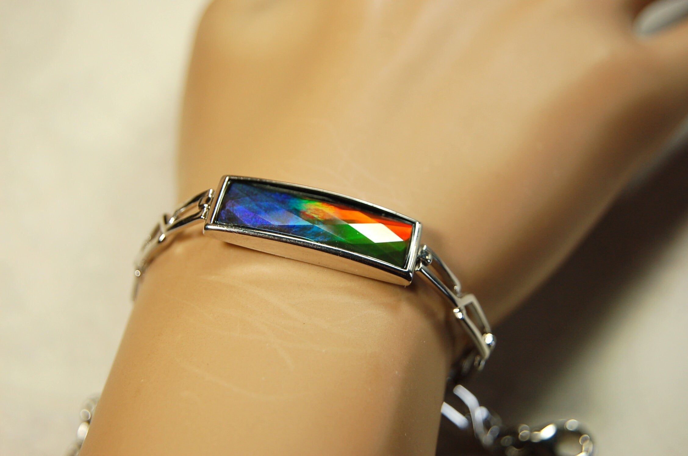 Ammolite Jewelry bracelet.Bright faceted gem shipped free.No import tax to US under CUSMA exemption #070614