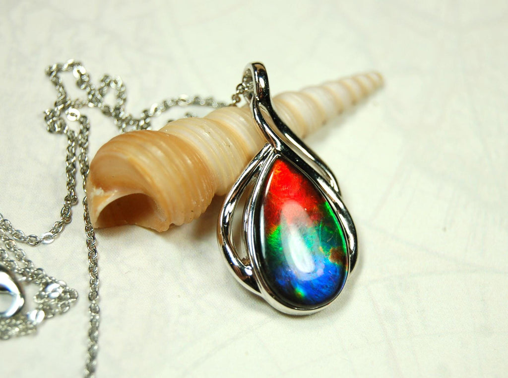 Ammolite JewelryPendant.High quality gem with brilliant colors will attract a lot of attention.#062825