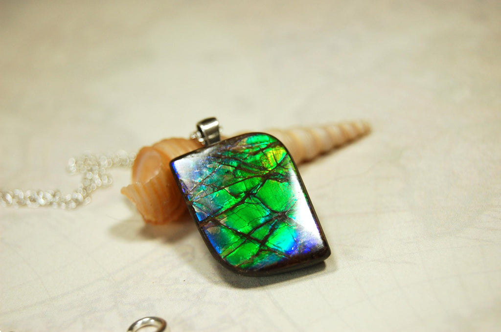 Ammolite Jewelry Pendant.Very high quality colors best seen in video.All natural cabochon gemstone from Alberta,Canada.031916