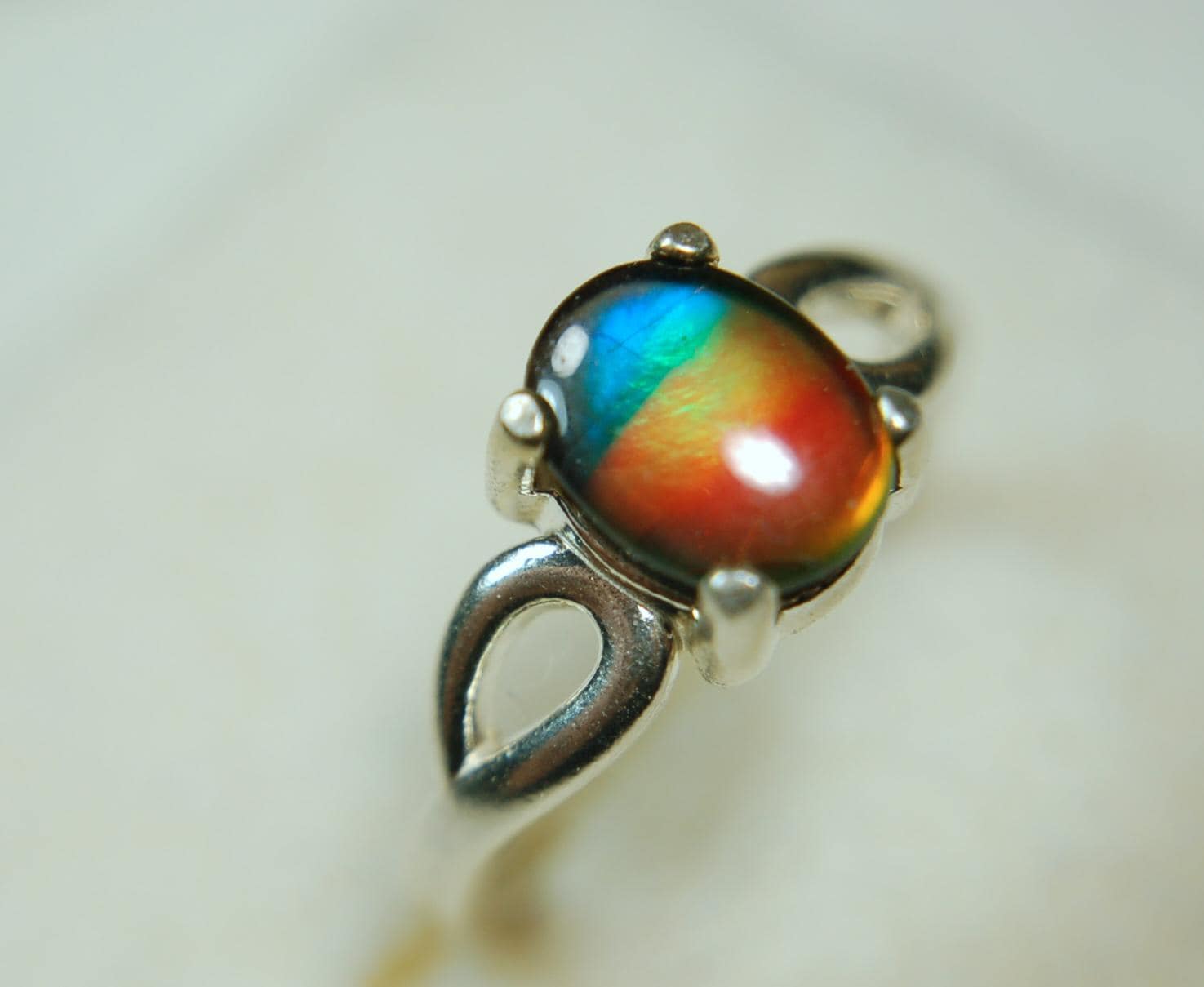 Ammolite Ladies Ring.Rare Astonishing four color changer.Size 7.Gift for wife.Lovely Fashion Accessory.031615.