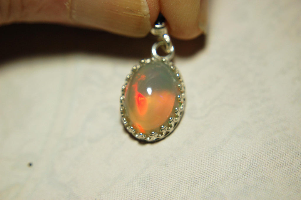 Opal Pendant Necklace.Brilliant flashing colors.Makes a memorable gift.#031715