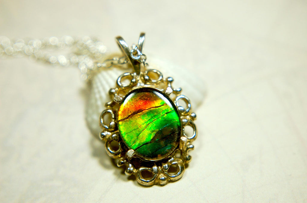 Ammolite Pendant from Alberta Canada.Genuine quality ammolite with warranty.The perfect gift.010926