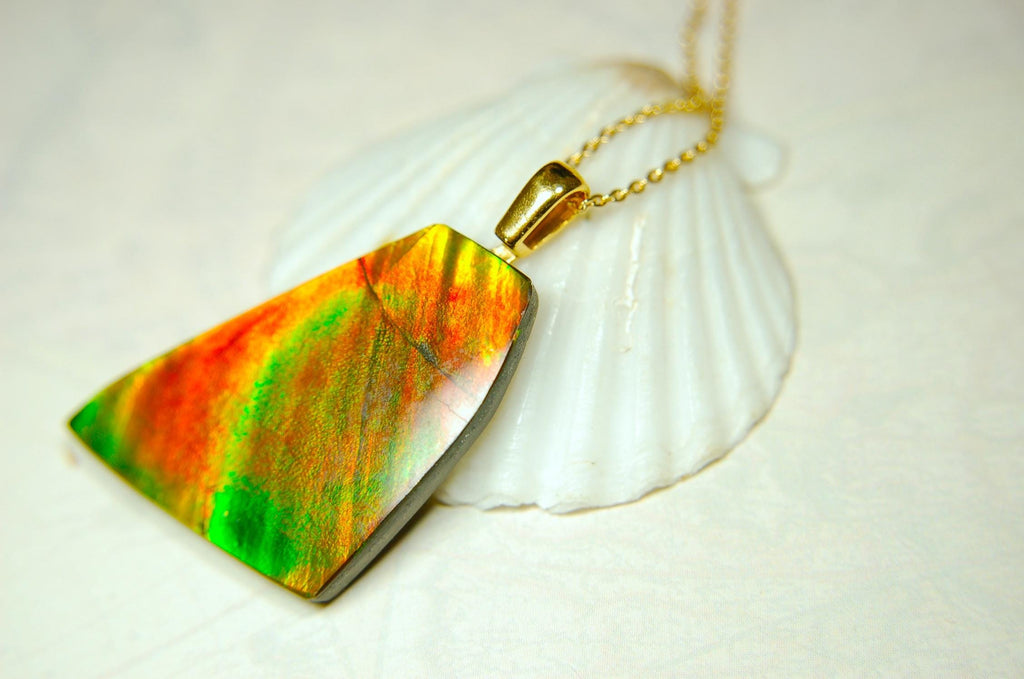 Ammolite Pendant.Natural Cabochon with strong color changing abilities.14kGF Gold bail.Elevate your style.030716
