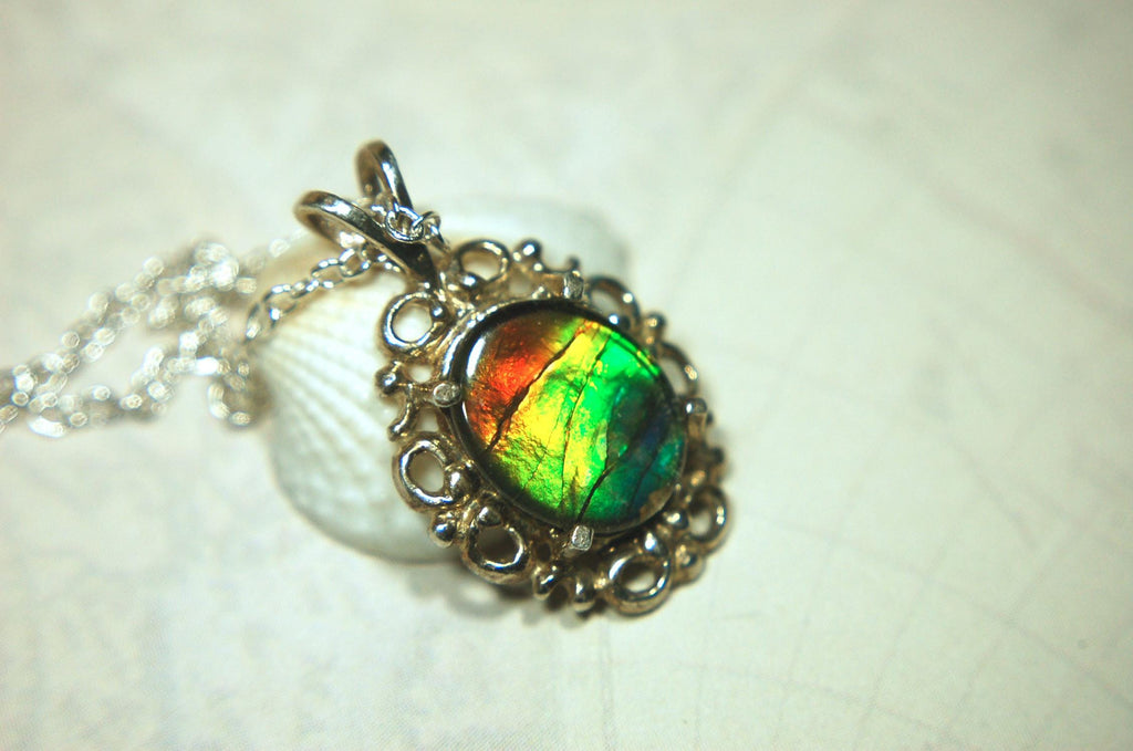 Ammolite Pendant from Alberta Canada.Genuine quality ammolite with warranty.The perfect gift.010926