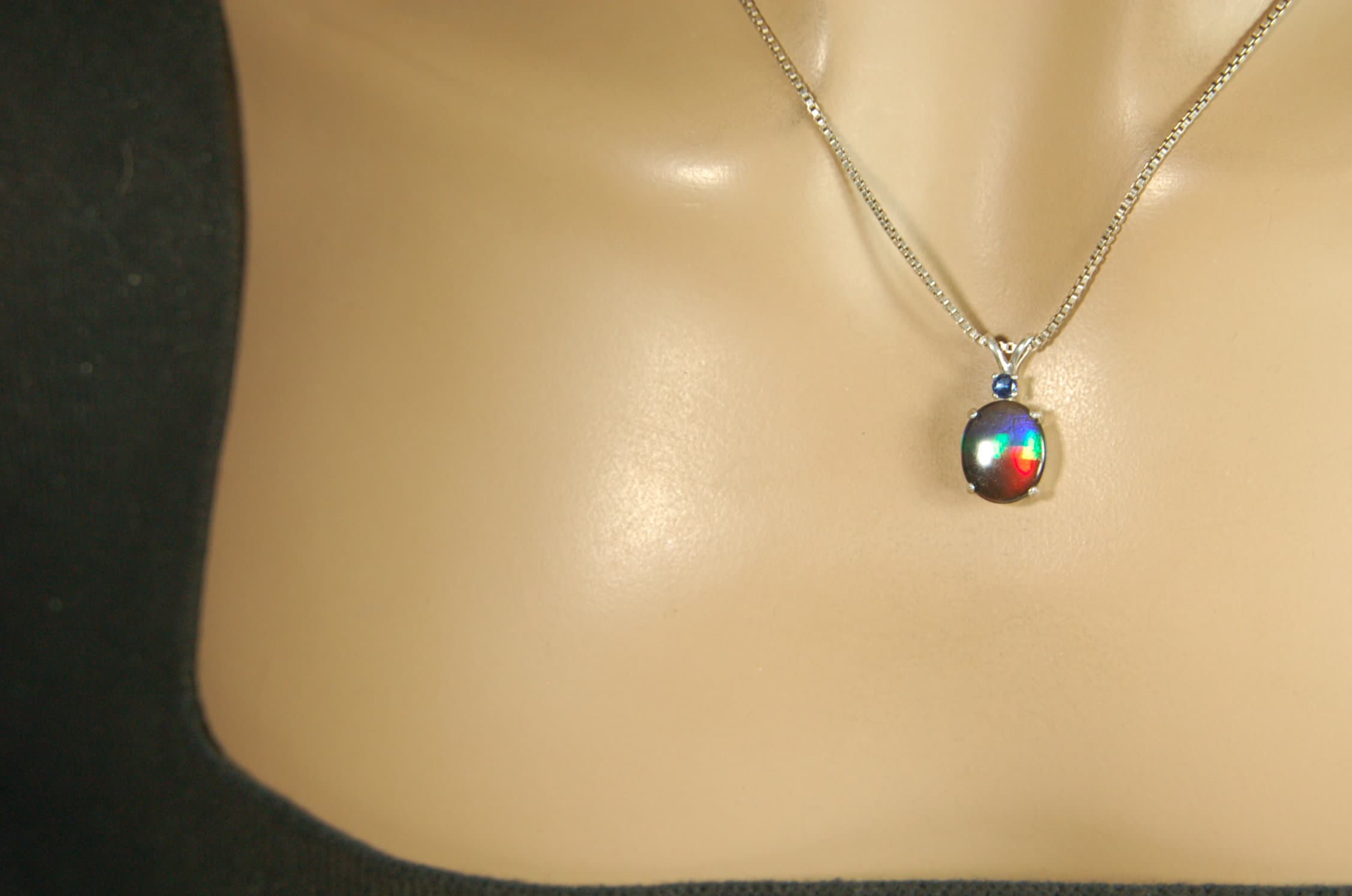 Ammolite Pendant Jewelry.Free shipping.No US customs charges as complies with CUSMA rules.#071623