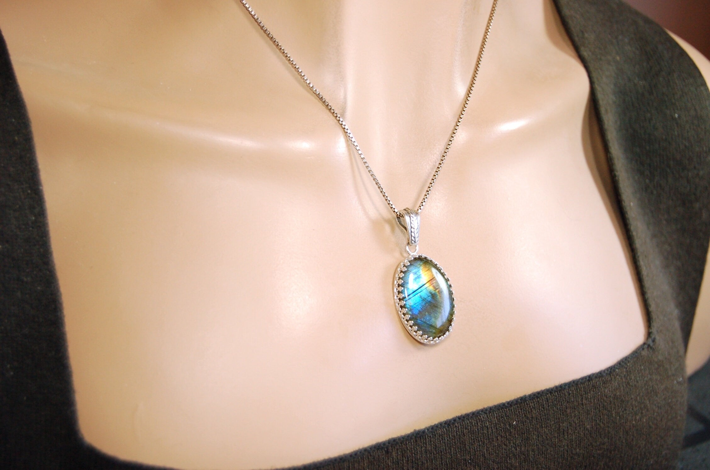 High Quality Canadian Labradorite Pendant.Lots of colored flash with blue and gold showing.The perfect gift.Unisex.033024